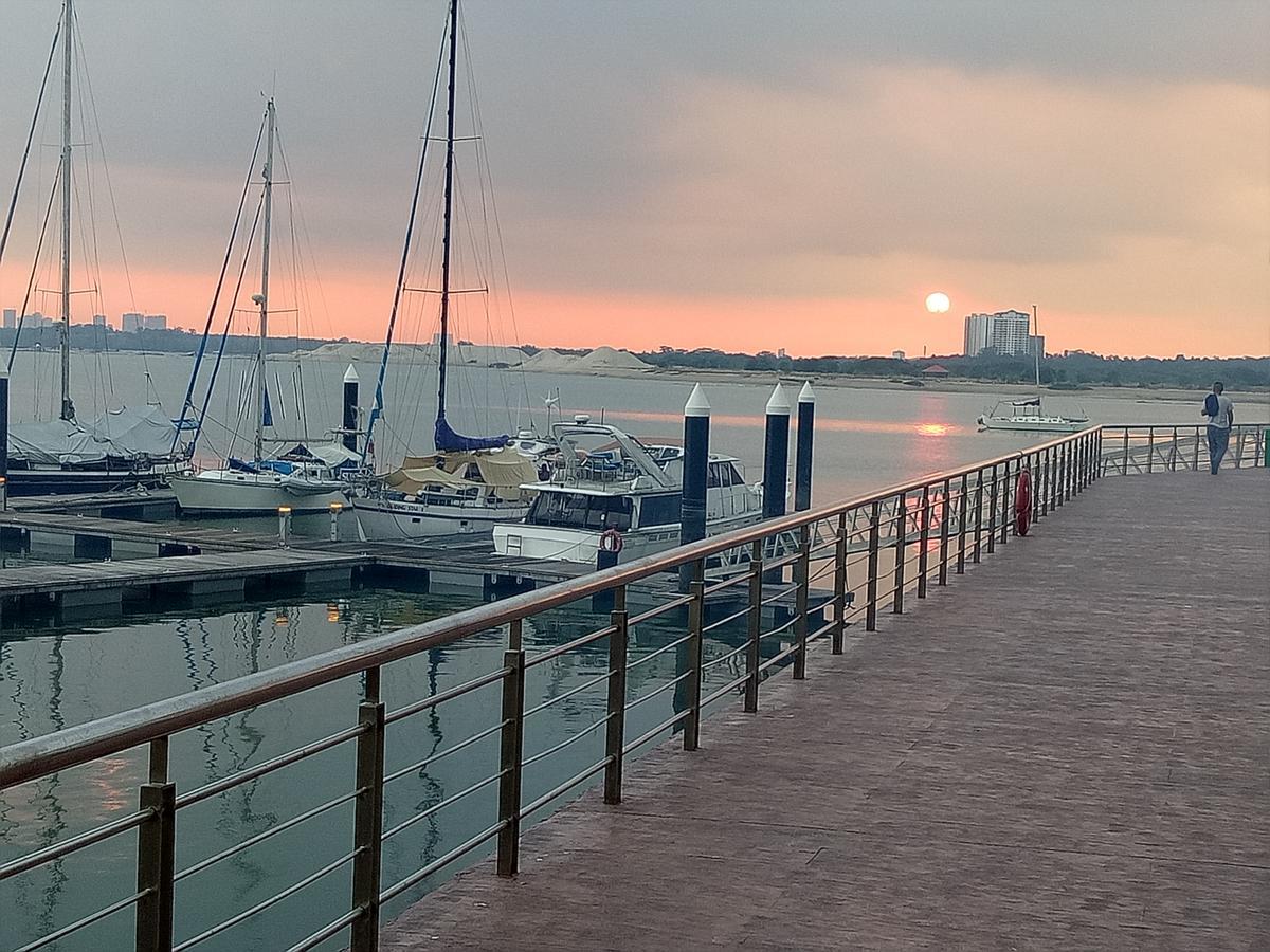 조호르 바루 Country Garden Danga Bay 아파트 외부 사진